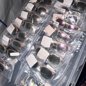 Sunglasses (18 pairs)